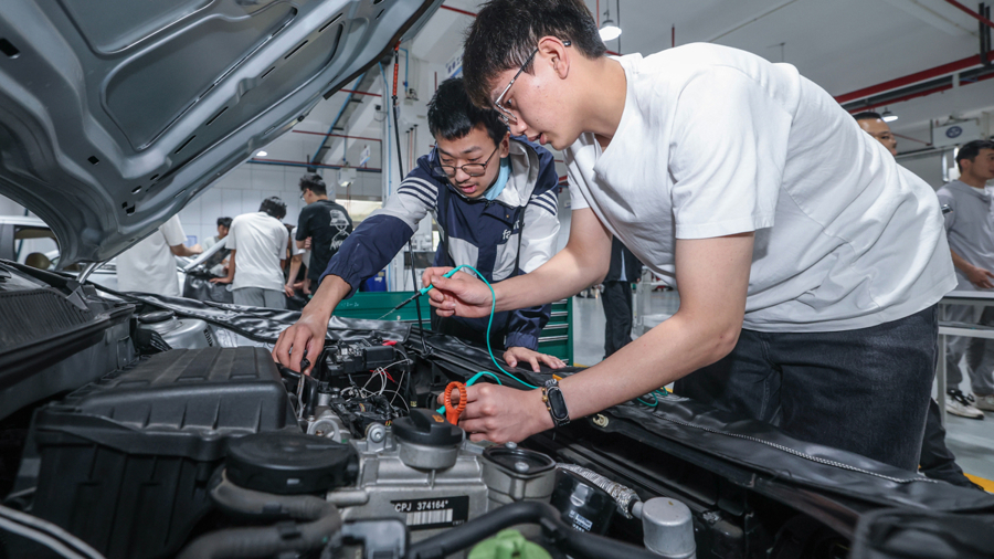 沈阳客运技工学院:强化实践教学提升学生职业技能(图1)